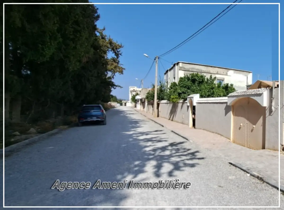 A vendre Villa S+3 avec jardin autour à Mornag - Photo 1