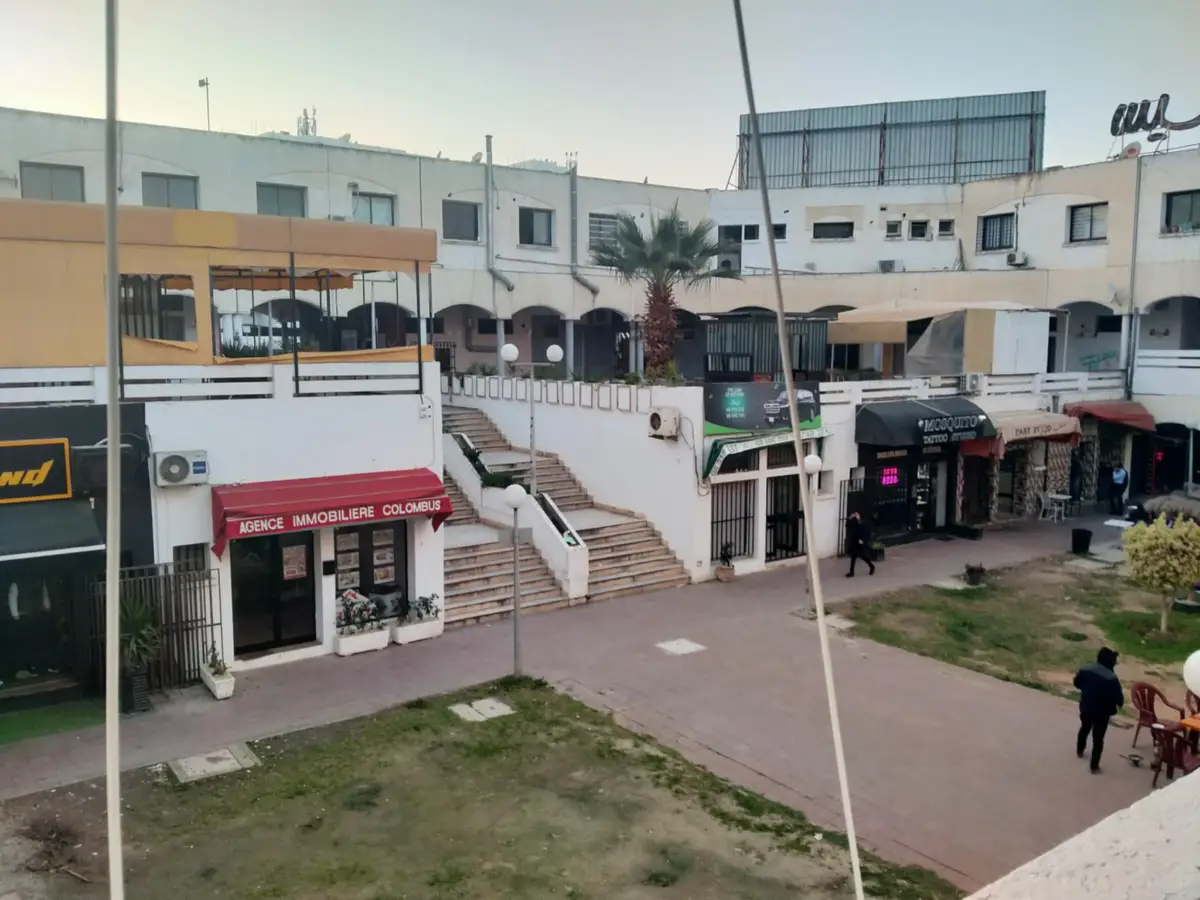 À Vendre – Local Commercial au Menzah 9 (Centre Aida) - Photo 3