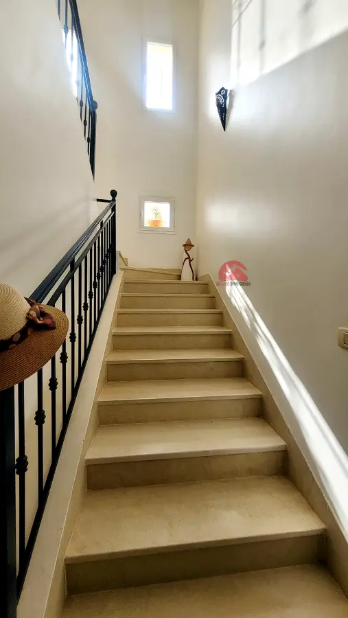 A vendre en ZT belle villa avec piscine privée  V 623 - Photo 5