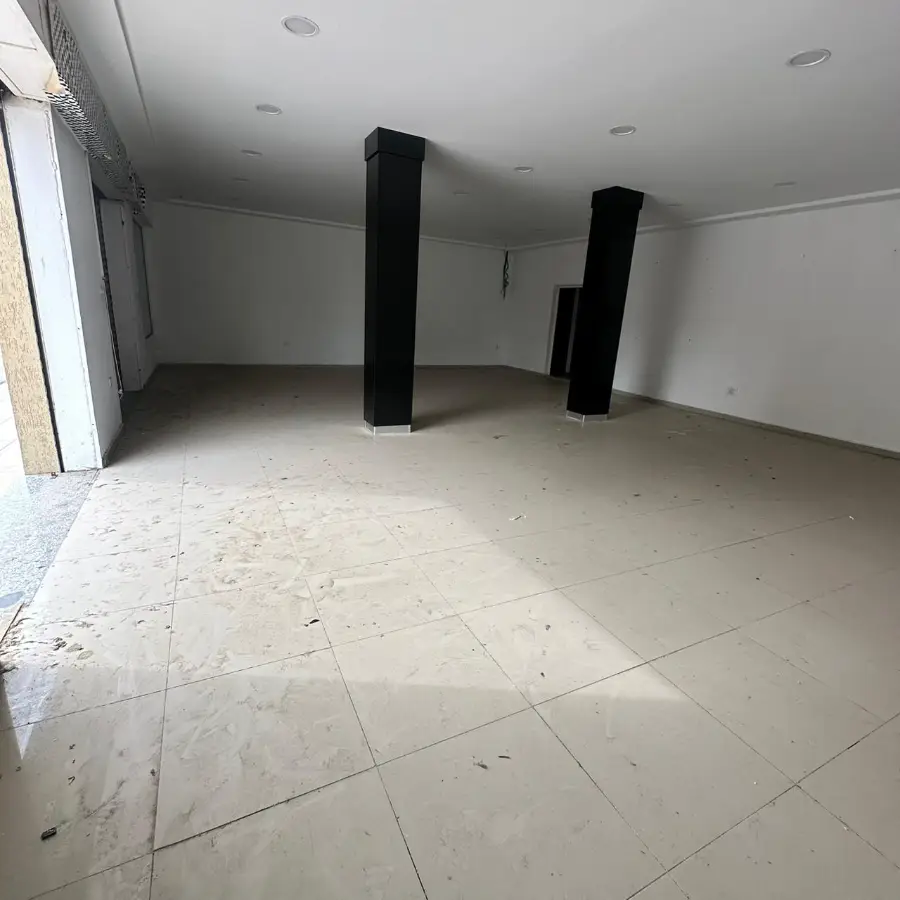 À louer – Local commercial 128 m2  - Photo 3