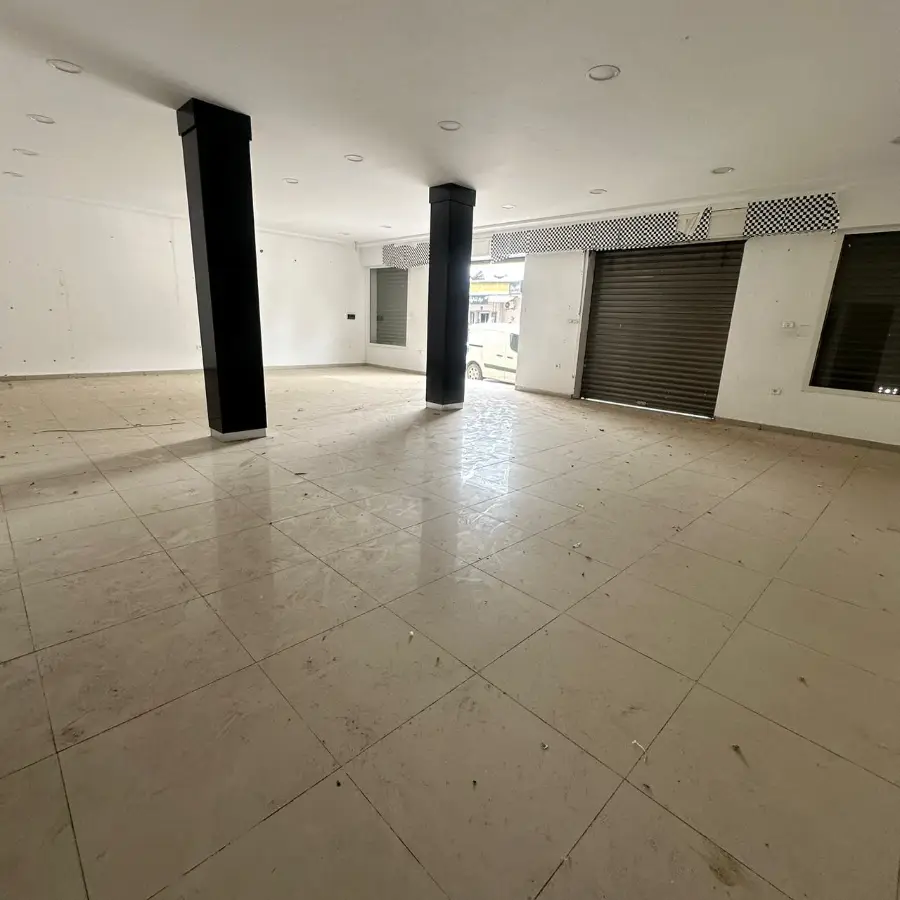 À louer – Local commercial 128 m2  - Photo 4