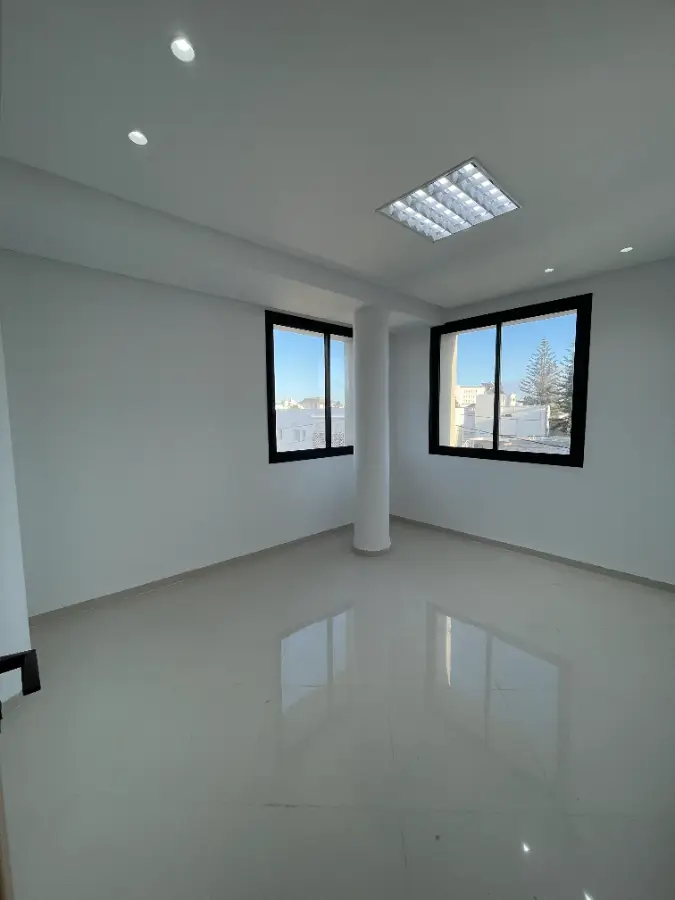 À louer – Bureaux neufs S+1 et S+2 à Monastir Centre-Ville - Photo 4