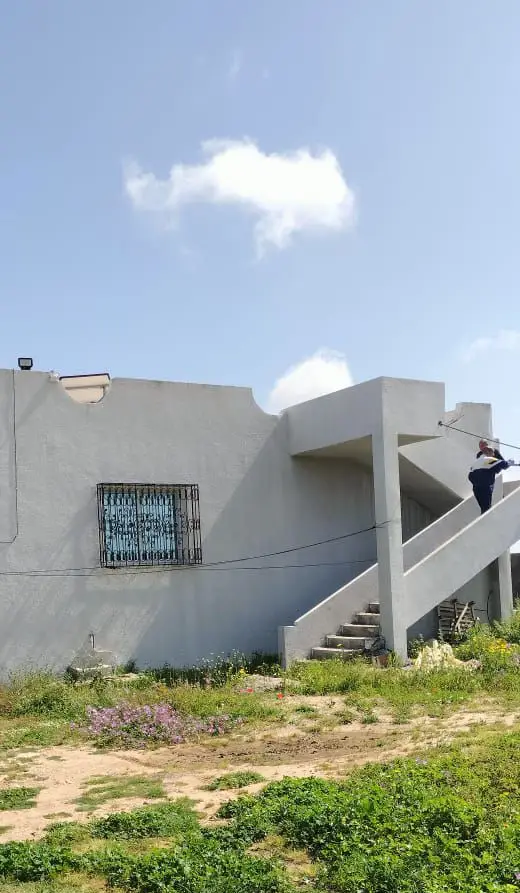 terrain agricole contenant une villa - Photo 1