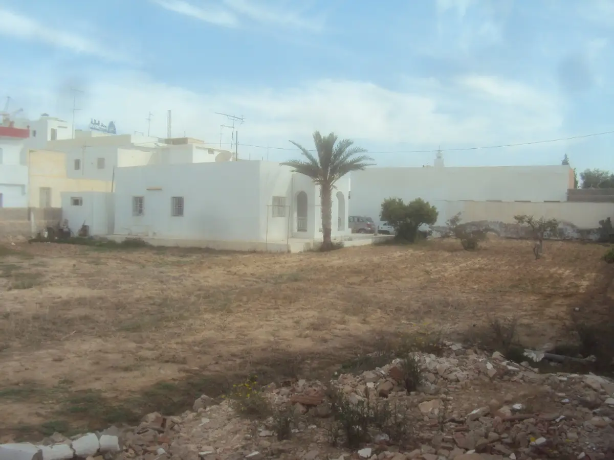 Terrain de 747 m² avec maison Route EL AIN km 2-SFAX - Photo 2