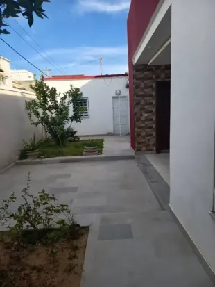 À vendre une villa s+4 haut standing  à Ben-Arous