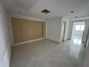📍 ENNASR 2 : CABINET MÉDICAL H+1 DANS UN CENTRE MÉDICAL À LOUER à Ariana
