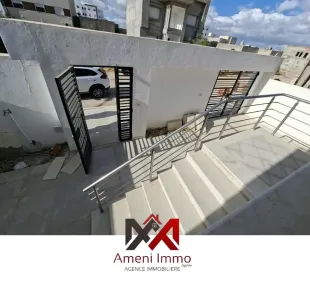 A vendre très belle villa S+3 à Cité El Hidhab à Ben-Arous