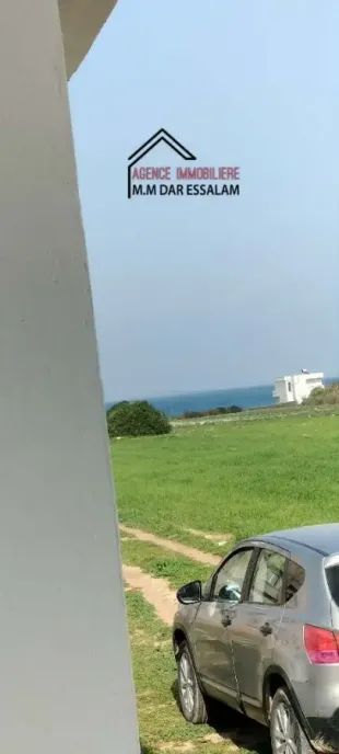 maison contenant deux studios près de la mer