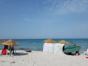 terrain avec façade sur la mer