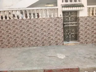 Maison d'angle au calme entre ville et campagne, belles  possibilités